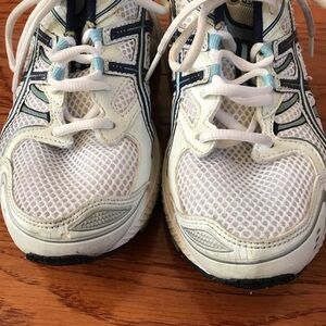 ASICS girls running shoes 6